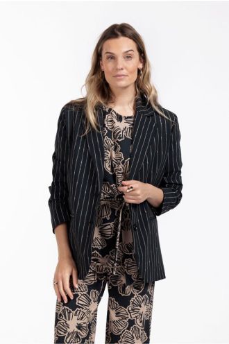 Studio_Anneloes_Camille_pinstripe_blazer_black_latte_Hilnetta_s_4
