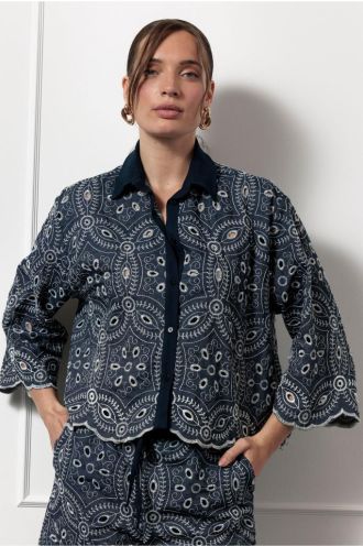 Studio_Anneloes_Midge_broderie_blouse_dark_blue_off_white_Hilnetta_s_1