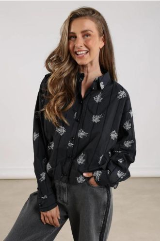 Nukus_Lara_Blouse_Embroidery_black_Hilnetta_s