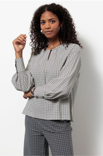 Studio_Anneloes_Charleze_circle_blouse_kit_black_Hilnetta_s