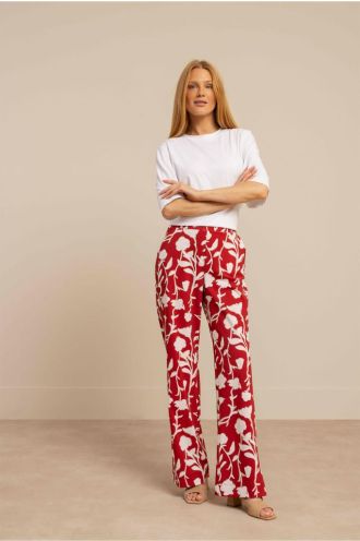 Studio_Anneloes_Marilon_flower_trousers_ruby_red_Hilnetta_s_2
