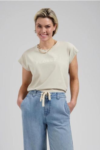 Florez_Fien_T_shirt_Urban_Taupe_Hilnetta_s