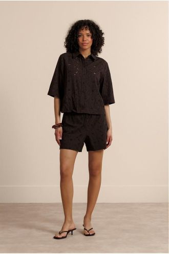 Studio_Anneloes_Nyra_broderie_blouse_espresso_Hilnetta_s_5
