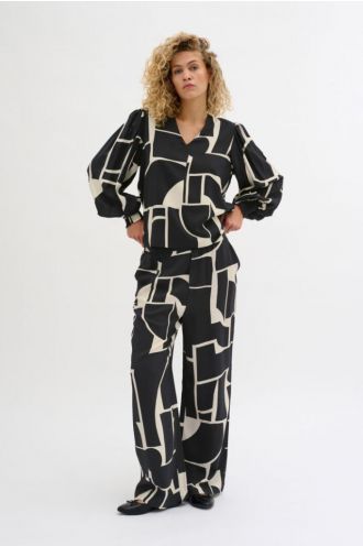 My_Essential_Wardrobe_Kelly_pant_More_of_Me