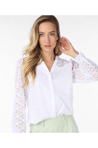 Esqualo_Blouse_embroidery_offwhite_More_of_Me