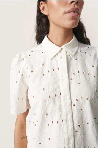 Soaked_in_luxury_Kiara_shirt_Whisper_White_Hilnetta_s_1