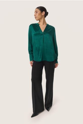Soaked_in_luxury_Eveline_blouse_rain_forest_Hilnetta_s