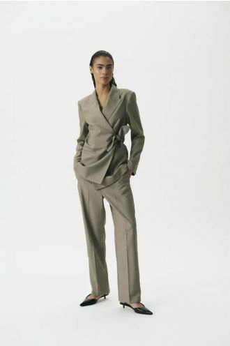 Soaked_in_luxury_Vivica_Pants_Melange_Suiting_Hilnetta_s_3