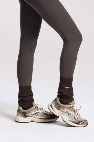 Deblon_Meau_legwarmers_Cacao_Hilnetta_s